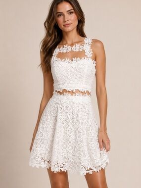 Windsor Lace Dress in white. Size S